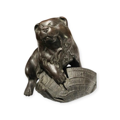 Chiot et chapeau de paille, bronze signé Joun, Japon époque Meiji Taisho