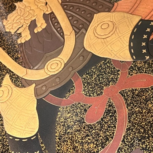 Porte sabre Sachi Kake en Laque Kabuto & Shishi — Japon 19e siècle - Cristina Ortega & Michel Dermigny