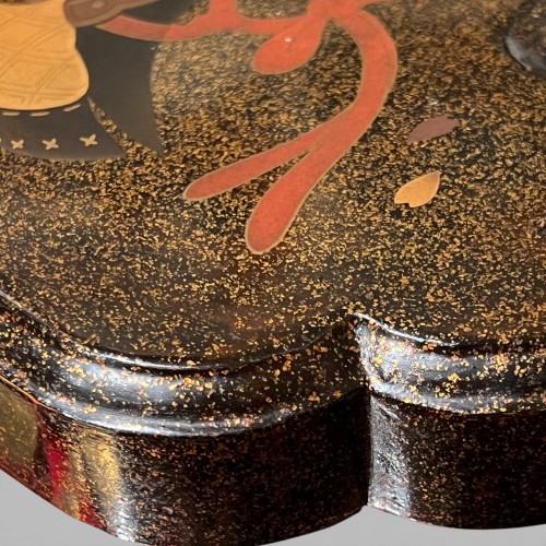 Antiquités - Porte sabre Sachi Kake en Laque Kabuto & Shishi — Japon 19e siècle