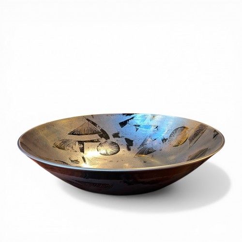 Japan, Large Temmoku dish with pines decor by Nonaka Taku - Asian Works of Art Style 