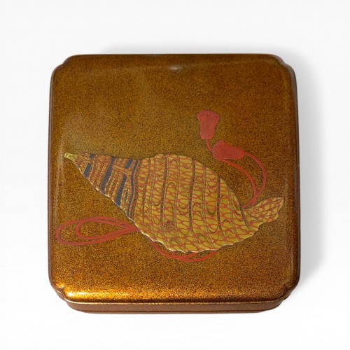Asian Works of Art  - Suzuribako with horagai shell trumpet and pavilion landscape Japan Edo