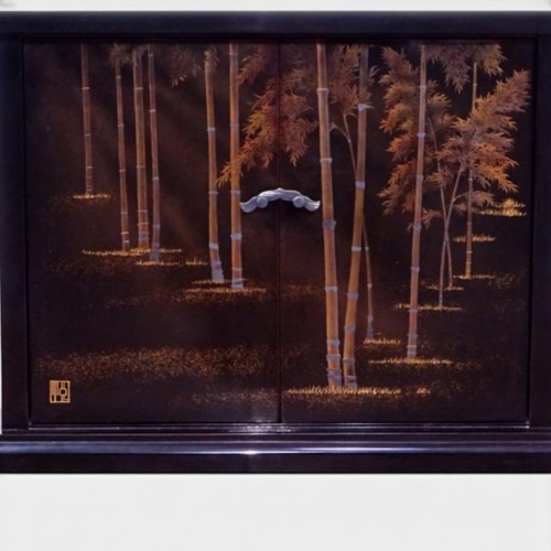 Wajima lacquer kurodana with bamboo grove design, by Hamataka Etsur?, 1984 - 