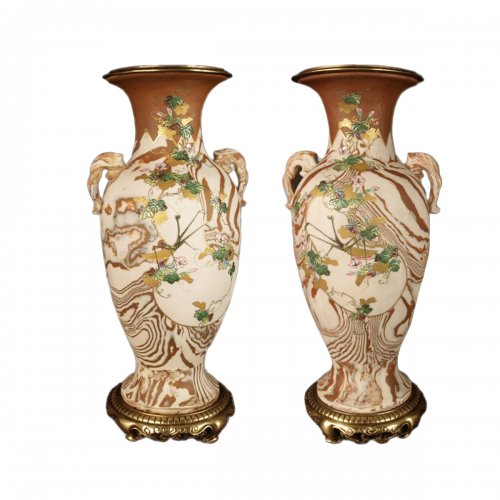 Japon, paire de vases en biscuit de porcelaine marbrés et émaillés, Banko, époque Meiji