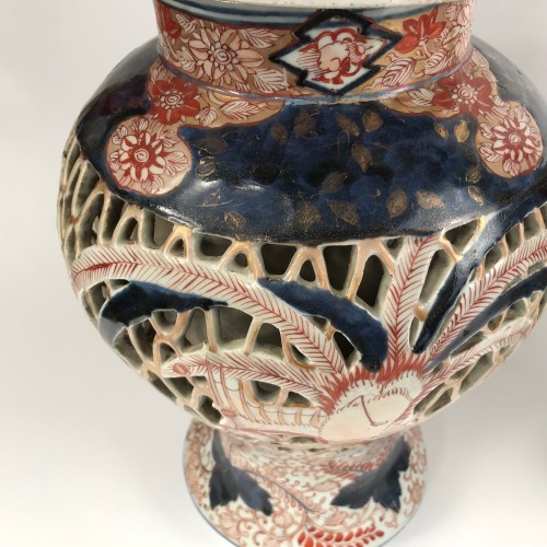 Asian Works of Art  - Pair of Arita Imari porcelain vases,  Japan Edo period, circa 1664-1700