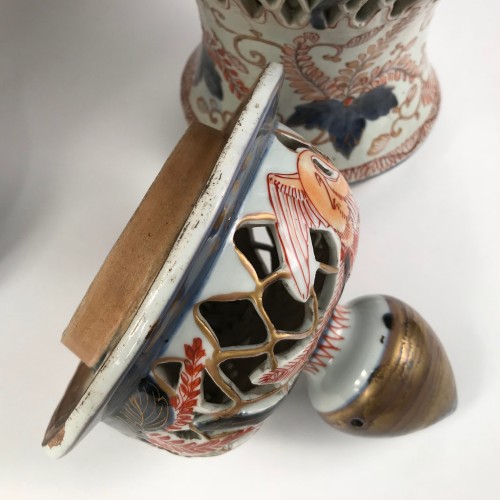 Paire de vases Imari en porcelaine d'Arita, Japon époque Edo, circa 1664-1700 - 