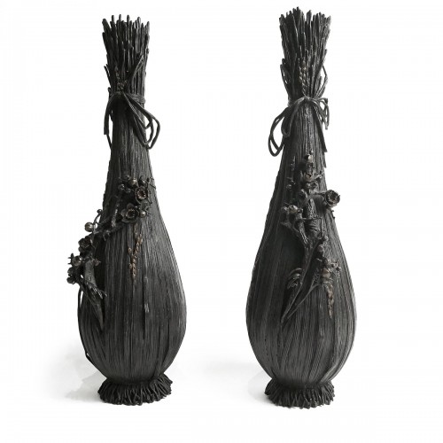 A Pair of  bronze vases by Oshima Joun, Meiji Period