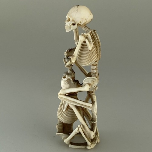 19th century - Okimono, two skeletons drinking sake, Japan 19th