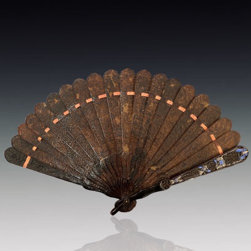 China,  Cantonese toirtoiseshell and filigree enamel fan, early 19th century - Asian Works of Art Style 