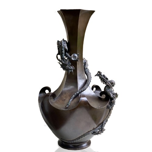 Vase en bronze à décor de dragons, Japon époque Meiji vers 1880