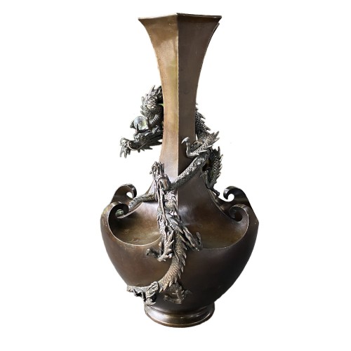 Bronze vase with decoration of dragons, Japan Meiji period circa 1880 - 