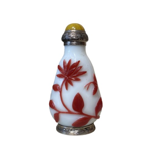 China, 19th c Peking glass Snuff bottle with a silver mount from Maquet