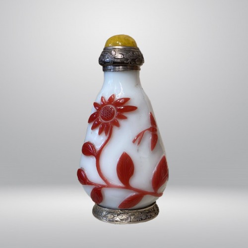 China, 19th c Peking glass Snuff bottle with a silver mount from Maquet - 