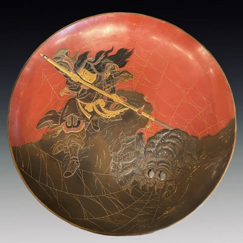 Japan, lacquer dish, Princess Kamigashi and the giant spider, Edo period - Asian Works of Art Style 