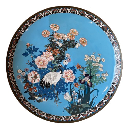 Japon, très grand plat en émaux cloisonné, XIXe siècle.