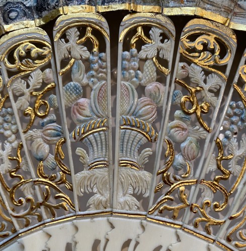 France Chine - Eventail scène de basse-cour et chinoiseries, 18e siècle - Louis XIV