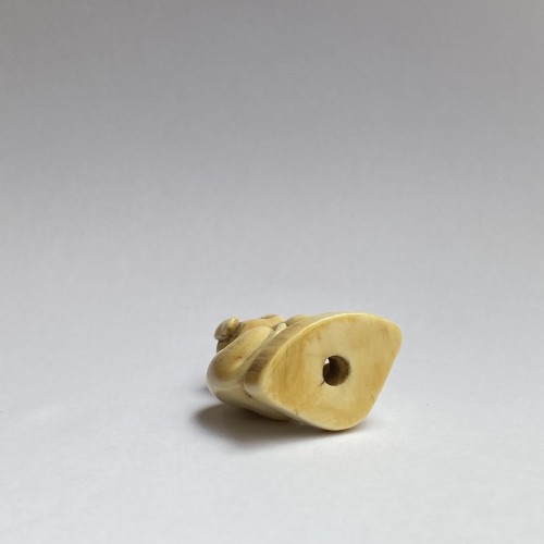 Japan, netsuke representing a dog, Edo period, late 18th, early 19th C. - 