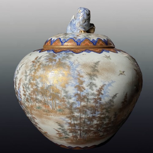 Large Fukagawa covered vase, Japan Meiji period - Asian Works of Art Style 