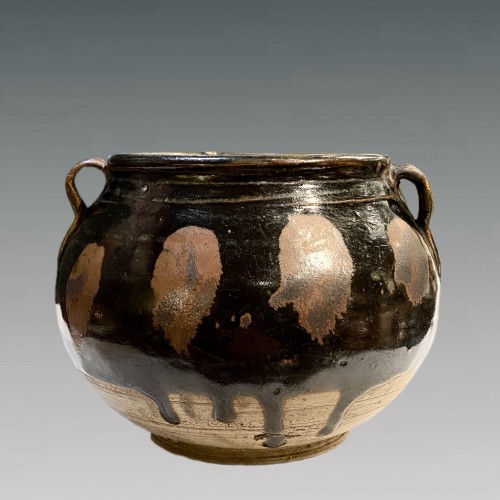 A Russet-Spashed Black Glazed Twin Handled Jar, China Northern Song-Jin  - 