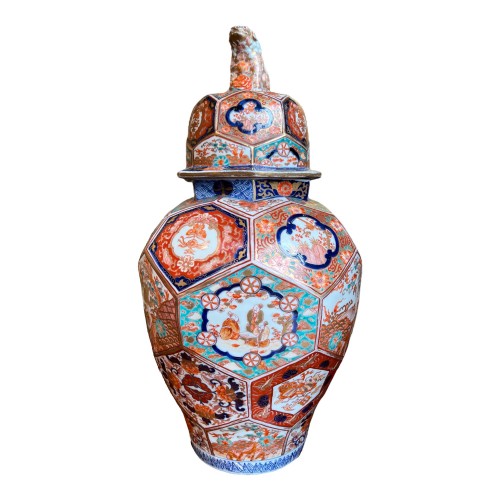 Japan , large Imari porcelain covered vase, Arita 19th c