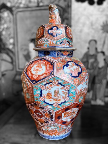 Japan , large Imari porcelain covered vase, Arita 19th c - Asian Works of Art Style 