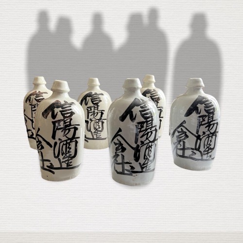 Japon, collection de 6 bouteilles à saké (tokkuri) en grès émaillé, fin 19e - Arts d