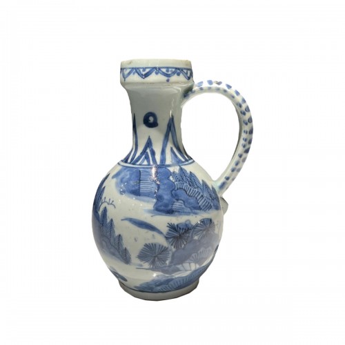 Blue white porcelain ewer, Arita, circa 1660-1680.