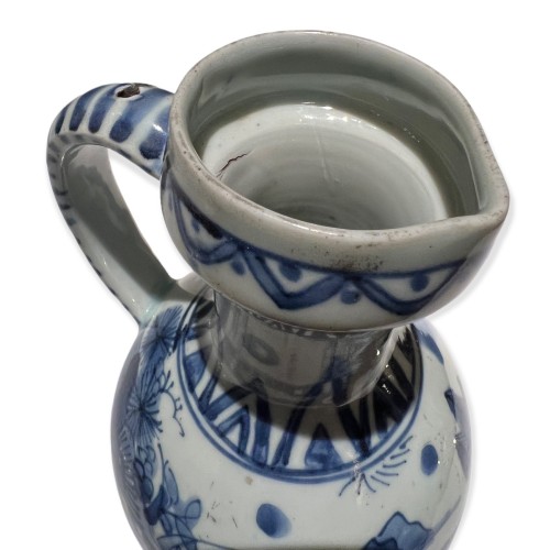 Pichet en porcelaine bleu blanc, Japon Arita vers 1660-1680. - Arts d