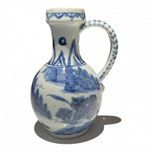  - Blue white porcelain ewer, Arita, circa 1660-1680.