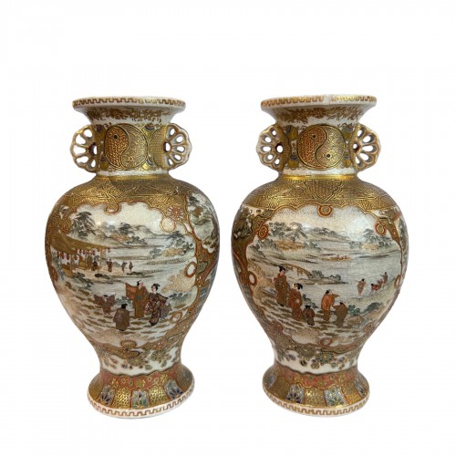 Pair of Satsuma vases, signed Hattori, Meiji period around 1870/80 - Asian Works of Art Style 