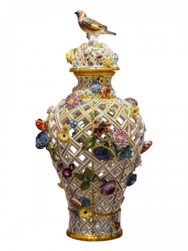 A vase ajouré de Meissen et son couvercle