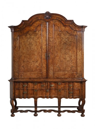 Armoire Hollandaise en noyer vers 1740