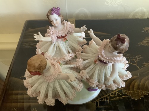 Groupe de trois ballerines en porcelaine de Capodimonte. (Italie) - Céramiques, Porcelaines Style Art nouveau