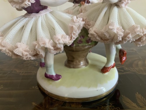 Céramiques, Porcelaines  - Groupe de trois ballerines en porcelaine de Capodimonte. (Italie)