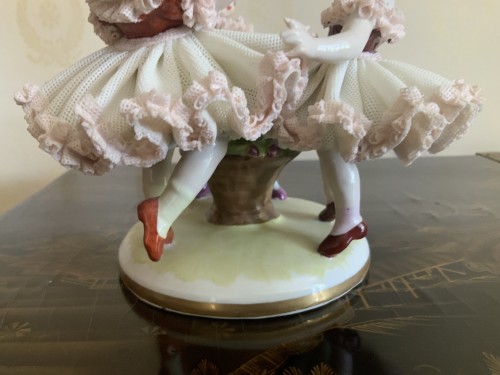 Groupe de trois ballerines en porcelaine de Capodimonte. (Italie) - Danièle Fontaine Antiquaire