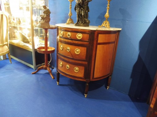 Commode demi-lune époque Louis XVI en placage de noyer et acajou - Mobilier Style Louis XVI