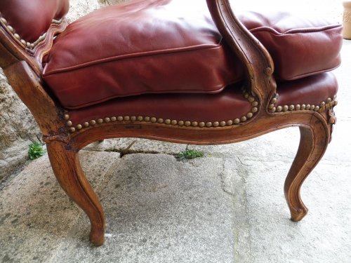 Sièges Fauteuil & Bergère - Fauteuil à dos plat époque Louis XV avec garniture cuir