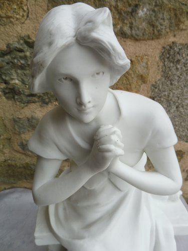 Céramiques, Porcelaines  - Jeanne d'Arc à Domremy, biscuit signé Luca Madrassi