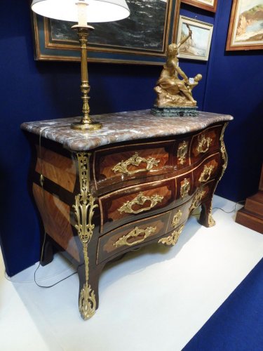 Commode tombeau époque Louis XV estampillée SAR - Mobilier Style Louis XV