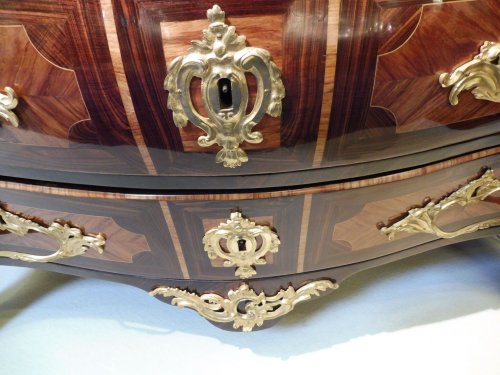 Commode tombeau époque Louis XV estampillée SAR - Danièle Fontaine Antiquaire