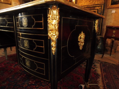 18th century - French Regence Bureau plat in ebony veneer inlaid with brass