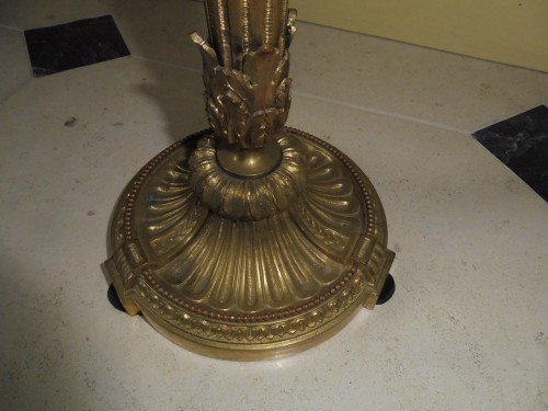 Luminaires Bougeoirs et Chandeliers - Paire de grands candélabres en bronze doré. Époque XIXe