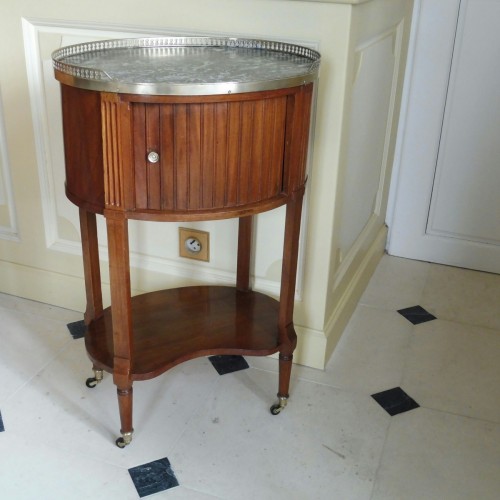 XVIIIe siècle - Petite table ovale en acajou, époque Directoire