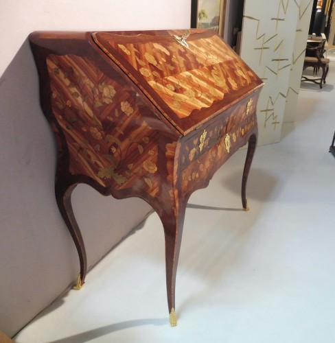 Bureau de pente d'époque Louis XV - Attribué à Pierre Fléchy maître en 1756 - Mobilier Style Louis XV