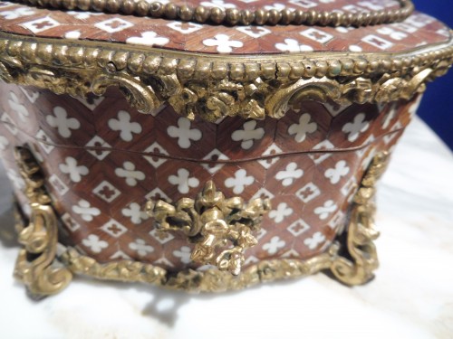 Coffret à bijoux en marqueterie de bois de rose et ivoire, époque Napoléon III - Danièle Fontaine Antiquaire