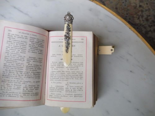 Marque Page en ivoire et argent avec son  écrin  - Objets de Vitrine Style Restauration - Charles X