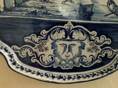 Céramiques, Porcelaines  - Grande plaque en faïence de Delft, XVIIIe