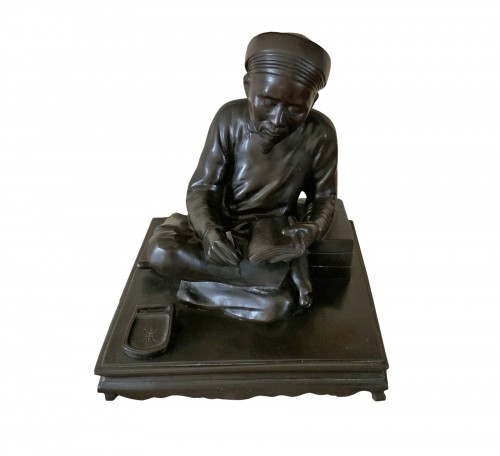 Bronze "Lettré à l’écriture"  Époque Meiji (1868- 1912)