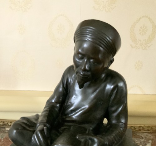 Bronze "Lettré à l’écriture"  Époque Meiji (1868- 1912) - Arts d