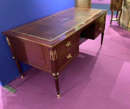 Bureau d’époque Louis XVI en acajou massif, travail de port - Mobilier Style Louis XVI