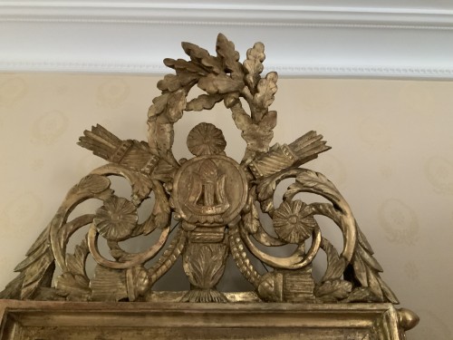 Miroir à fronton en bois doré, époque Louis XVI - Miroirs, Trumeaux Style Louis XVI